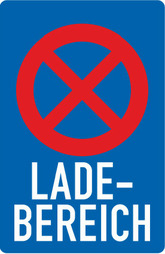 Das Bild zeigt ein blaues rechteckiges Schild in vertikaler Ausrichtung. Im oberen Bereich befindet sich ein rot umrandeter Kreis, in dessen Mitte sich zwei diagonal verlaufende rote Linien im rechten Winkel kreuzen. Unterhalb des Kreises steht in weißen Großbuchstaben: „LADEBEREICH“.